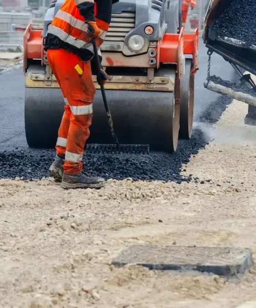 Construction,Workers,In,High-visibility,Gear,Are,Applyin,Gfresh,Hot,Asphalt